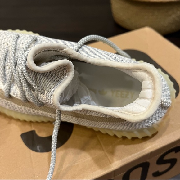 Yeezy Boost 350 V2 - Picture 2 of 3